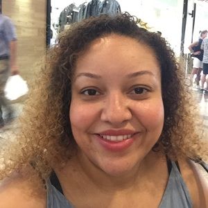 Meet your Posher, Najla